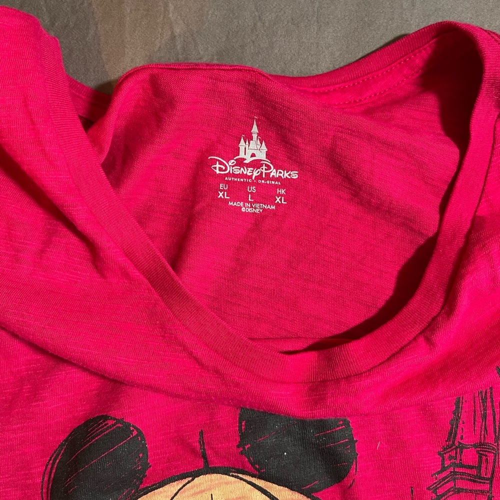 NWT Disney Parks Cinderella’s Castle in the Rain Women’s Tee XL - Picture 5 of 5